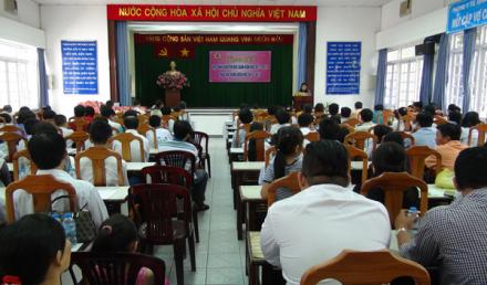 Tổng kết học bổng Nguyễn Đức Cảnh niên học 2013 – 2014 TRAO HỌC BỔNG NIÊN HỌC 2014 – 2015